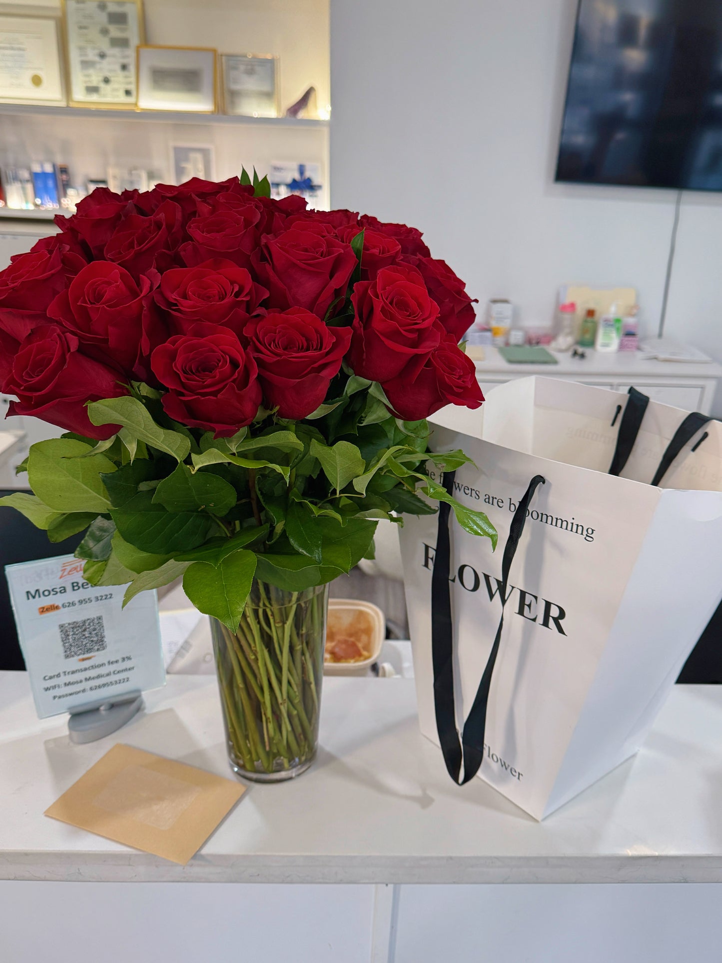 “Classic Red Roses – Timeless Love ❤️🌹”24